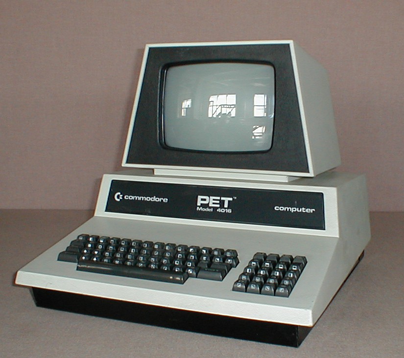 Компьютер pet. Commodore Pet 600. Компьютер Commodore Pet. Commodore Computers первый ноутбук. Что такое консоль в компьютере.